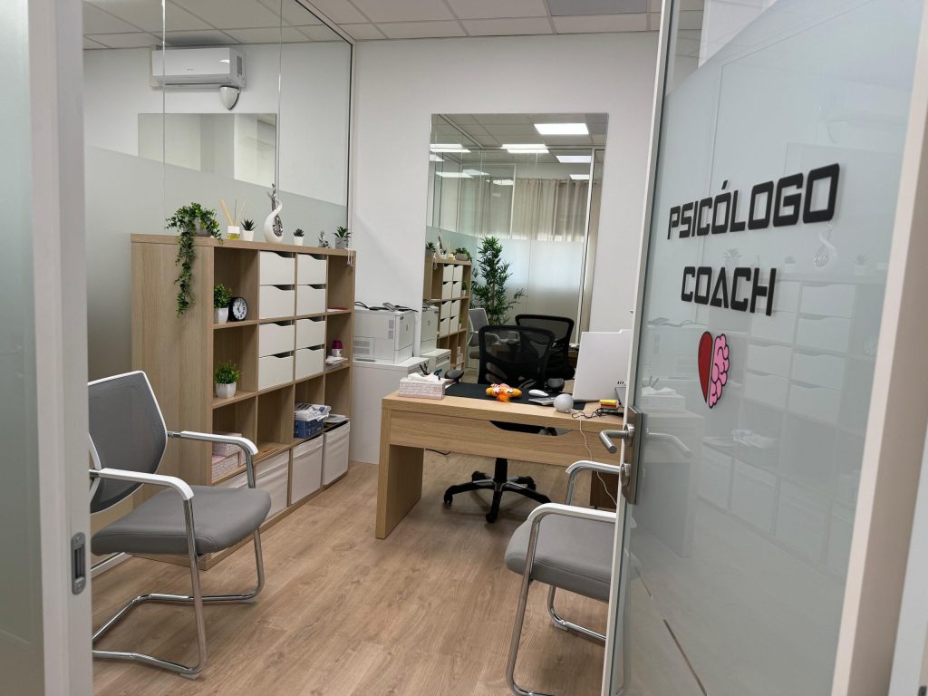 despacho juanra scaled 1