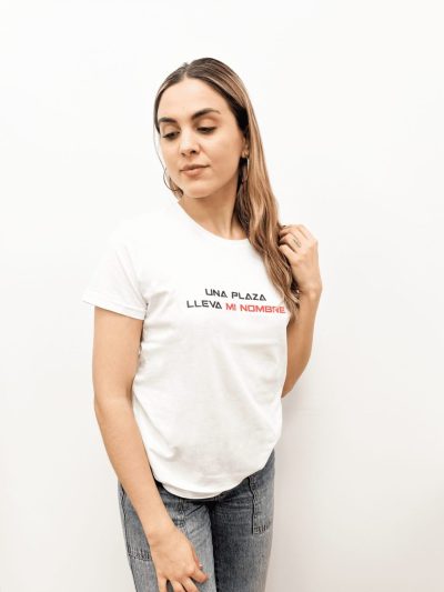UNA PLAZA LLEVA MI NOMBRE BLANCA CHICA