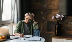 mujer-de-40-anos-estudiando-oposiciones